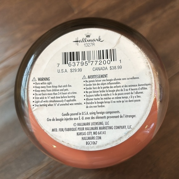 Hallmark Teakwood Fig candle, teak, fig and coriander 16 ounce 3 wick - Picture 4 of 4